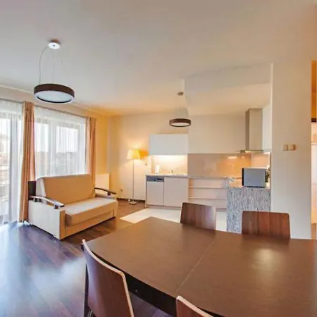 Foka, Sun & Snow Hel