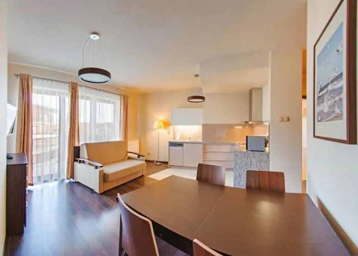 Foka, Sun & Snow Hel